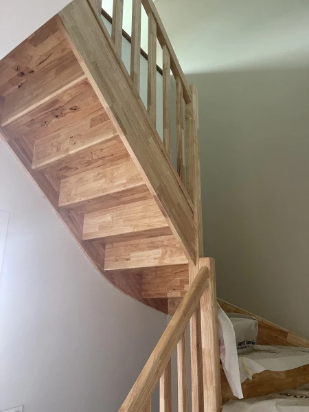 Pose d'escalier dans une maison à BRETEIL