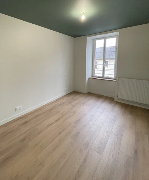Pose du parquet et des plinthes à BRETEIL