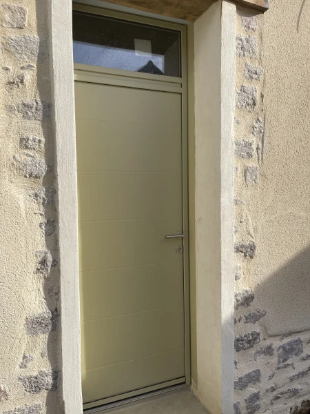 Pose de porte d'entrée RAL Champagne Clair